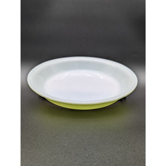 Vintage 1960's Pyrex Lime Green Opaque Opalware Pie or Baking Plate - Picture 2 of 6